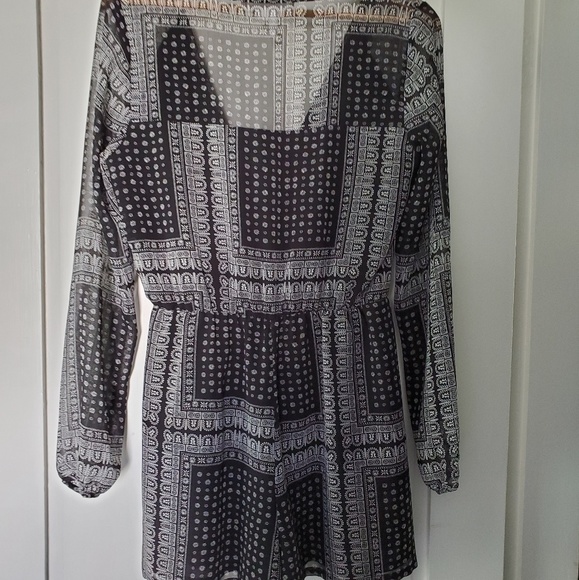 Romper - Picture 2 of 3